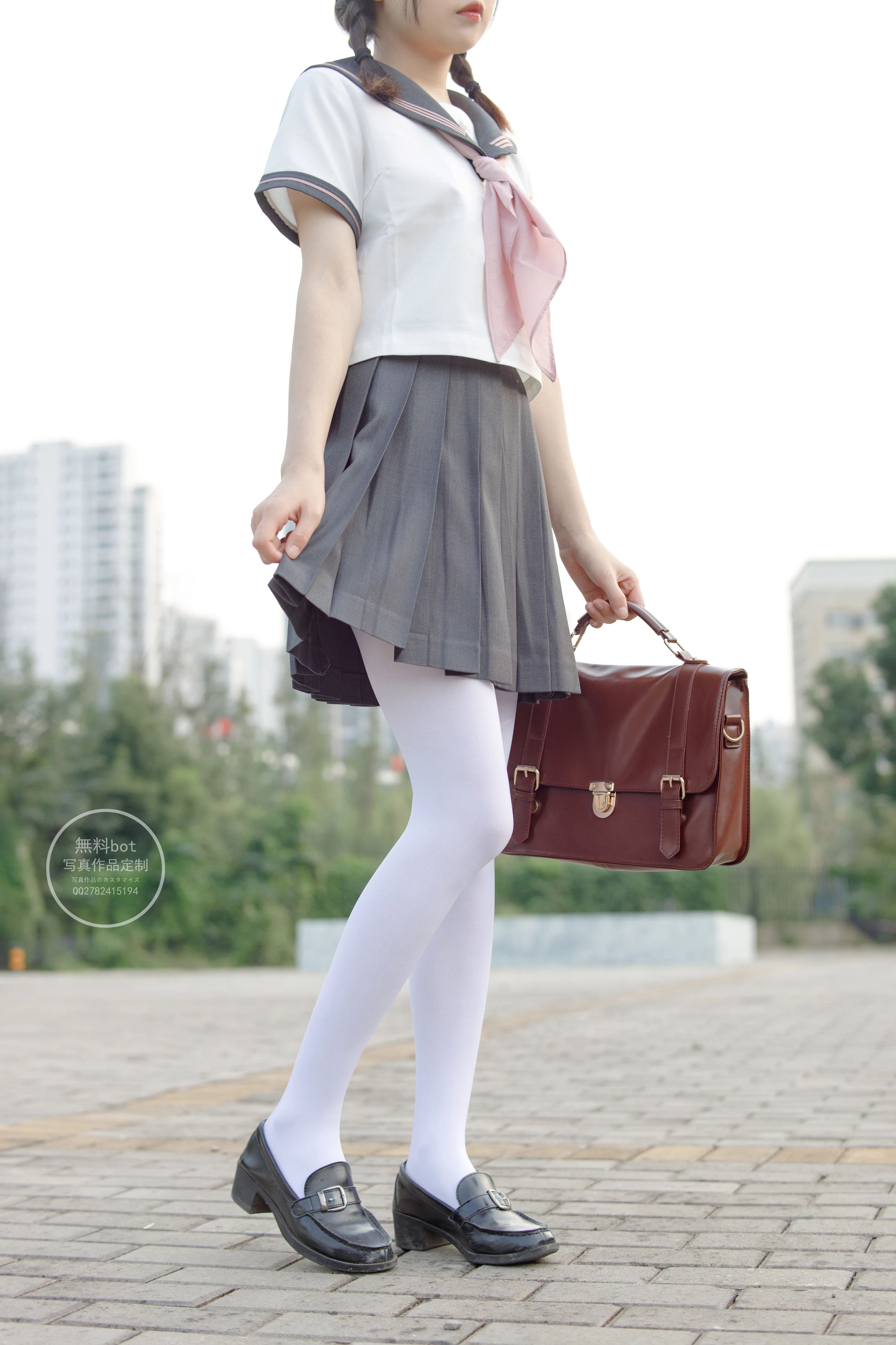 森萝财团 有料006  依依 户外白丝JK制服 [90P]插图2